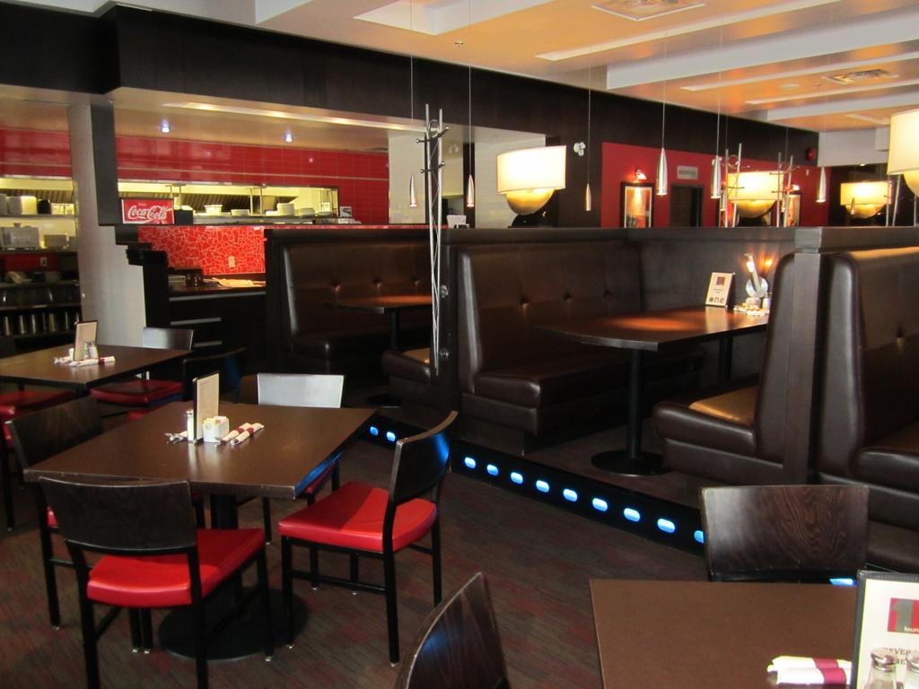 Woodlands Inn & Suites Fort Nelson Luaran gambar
