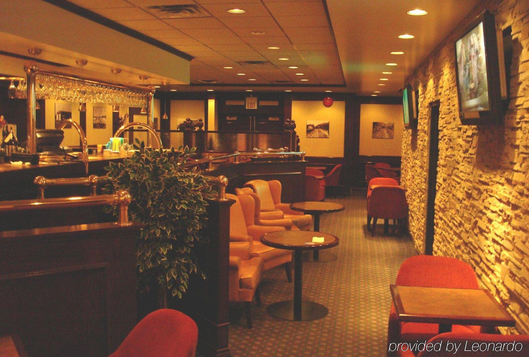 Woodlands Inn & Suites Fort Nelson Restoran gambar