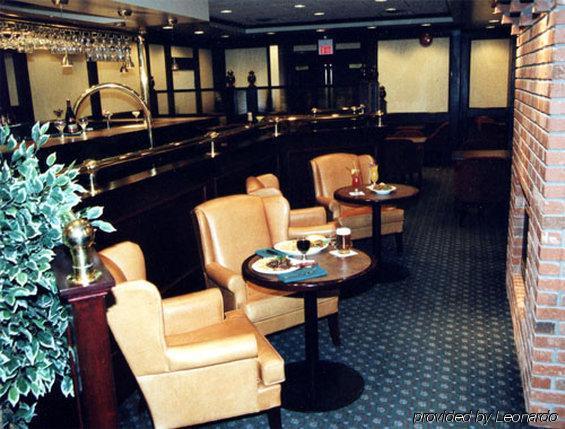 Woodlands Inn & Suites Fort Nelson Restoran gambar