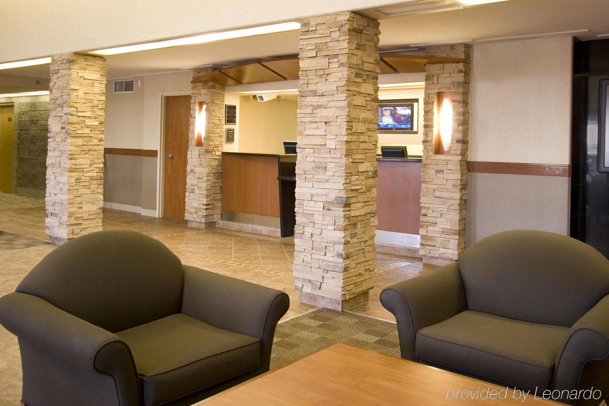 Woodlands Inn & Suites Fort Nelson Dalaman gambar