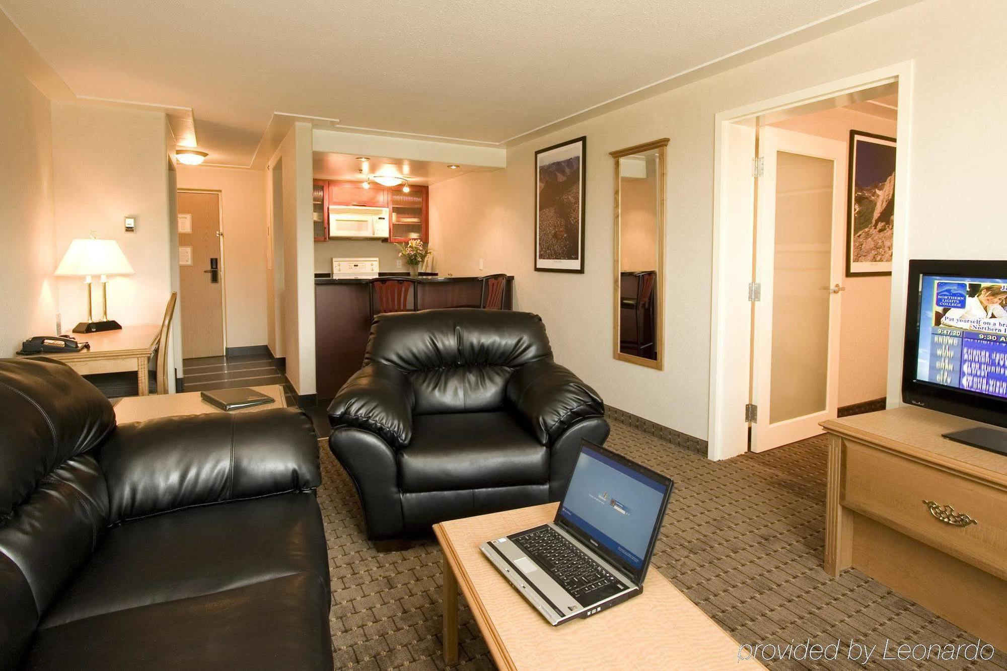 Woodlands Inn & Suites Fort Nelson Bilik gambar