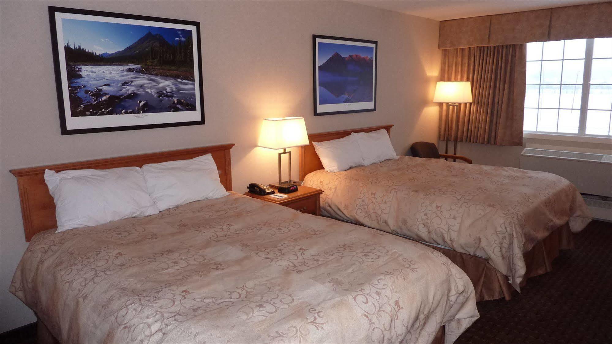 Woodlands Inn & Suites Fort Nelson Luaran gambar