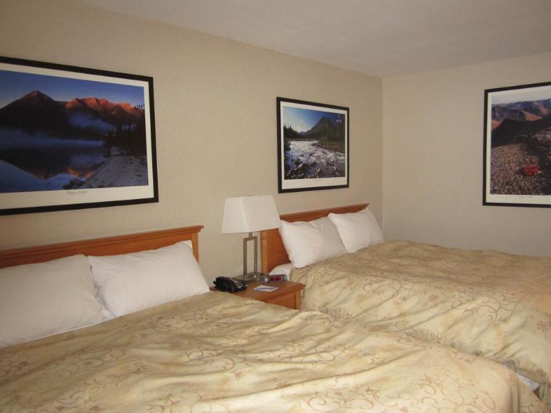 Woodlands Inn & Suites Fort Nelson Luaran gambar
