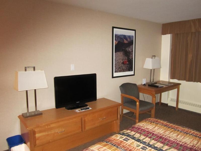Woodlands Inn & Suites Fort Nelson Luaran gambar