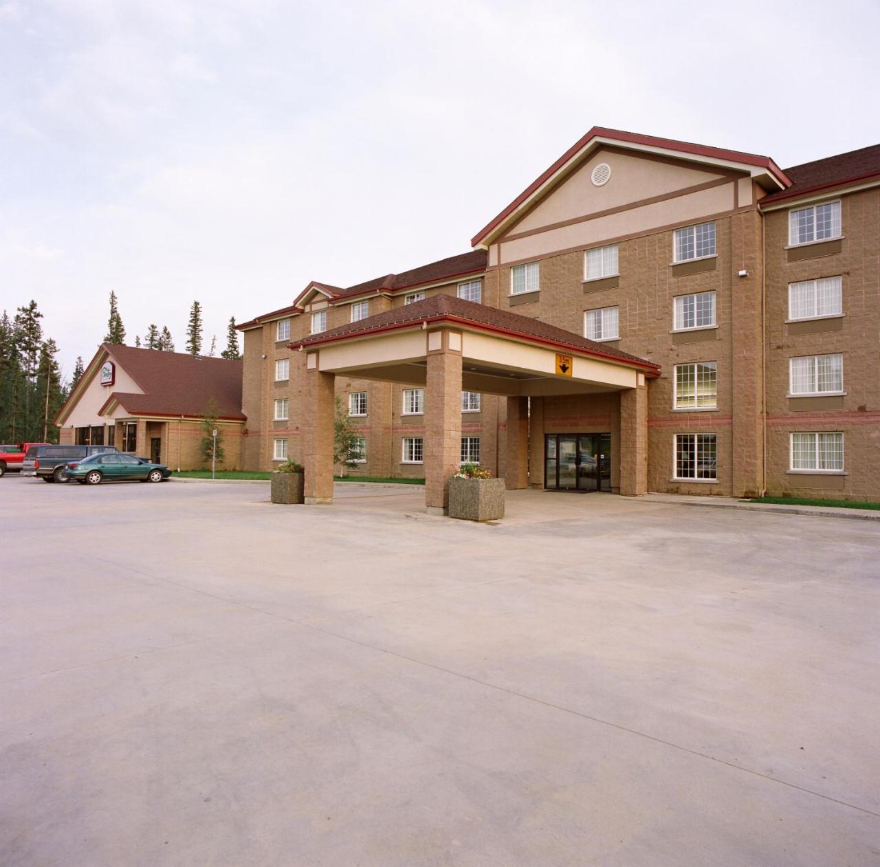 Woodlands Inn & Suites Fort Nelson Luaran gambar
