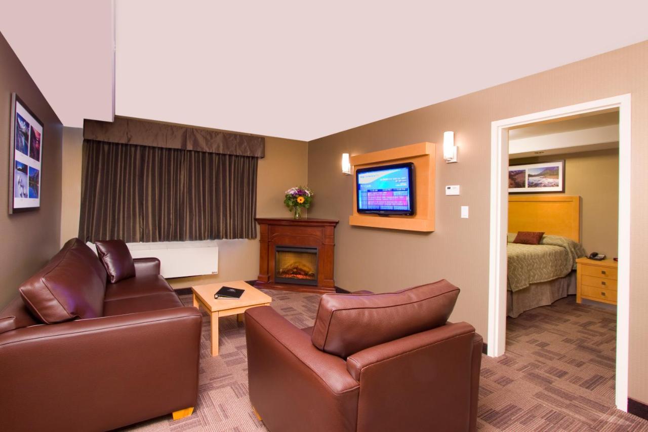 Woodlands Inn & Suites Fort Nelson Luaran gambar
