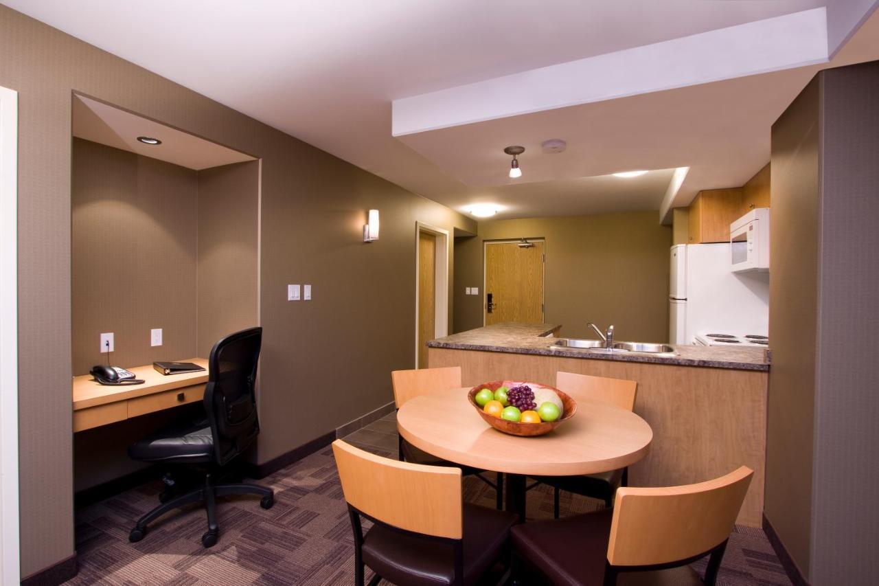 Woodlands Inn & Suites Fort Nelson Luaran gambar