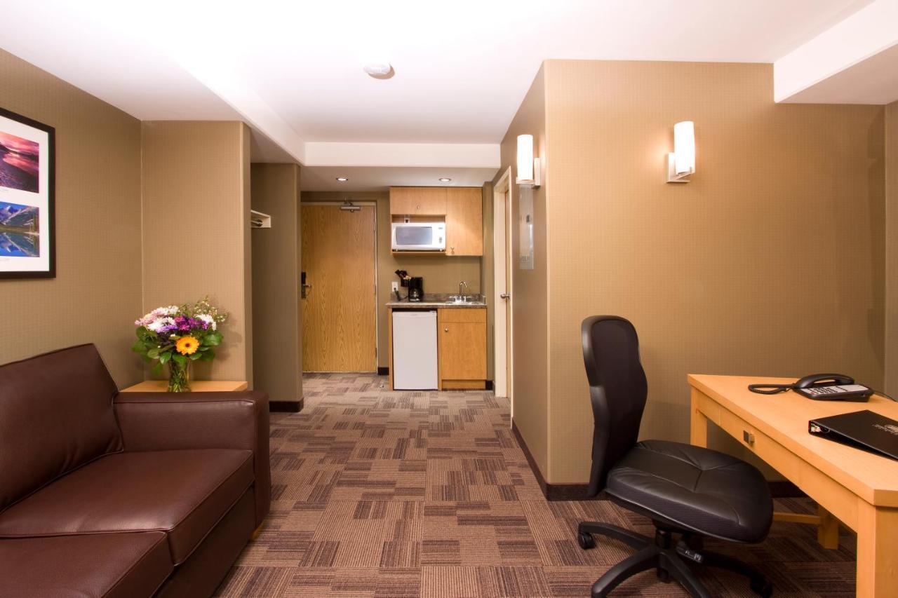 Woodlands Inn & Suites Fort Nelson Luaran gambar